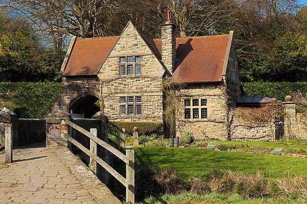 Les plus belles maisons de village en vente autour d'Ecully