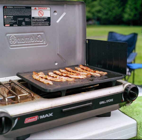 Comment choisir la plancha extérieure idéale pour vos barbecues d'été ?